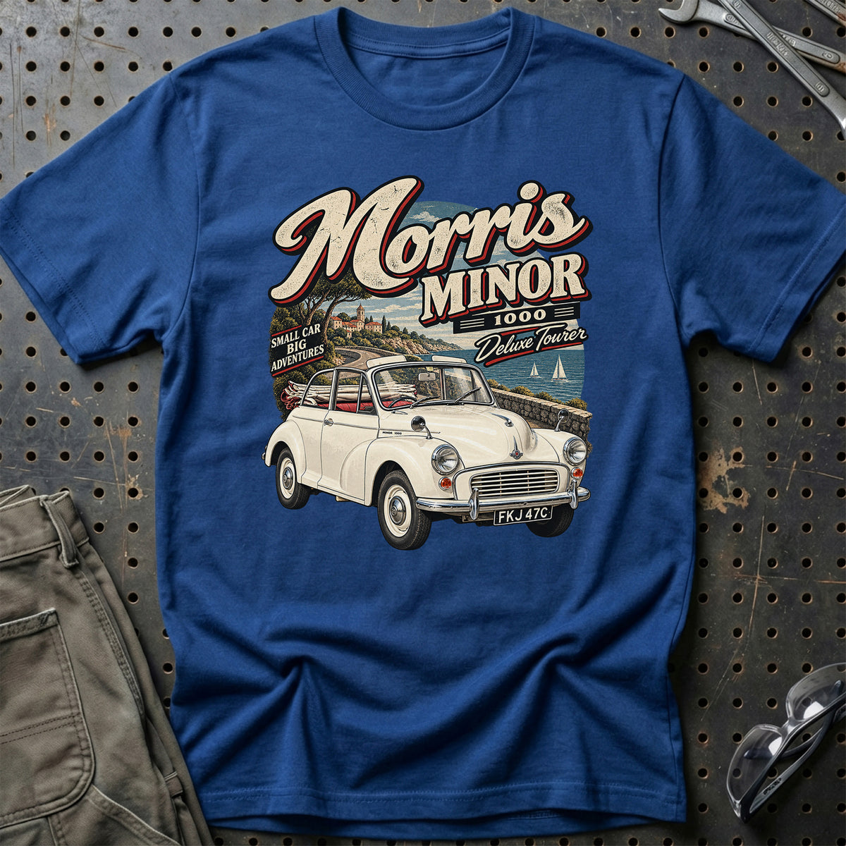 
Morris Minor 1000 Deluxe Tourer 1965 T-Shirt – Blå Royal