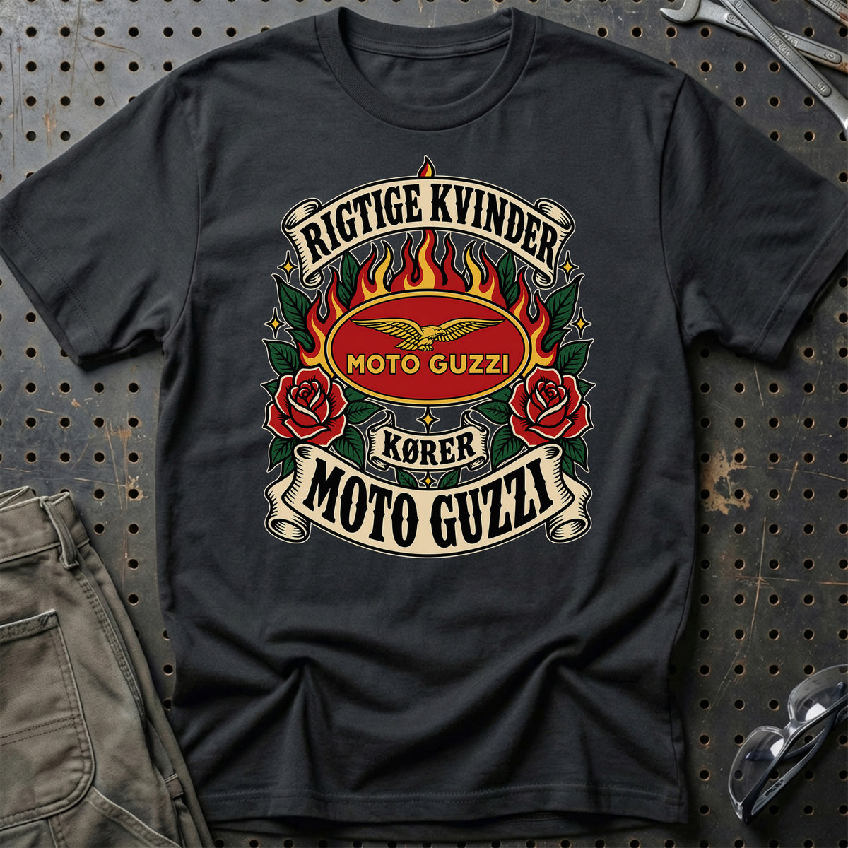 Moto Guzzi Rigtige Kvinder Kører – Roser og Flammer T-Shirt – Sort