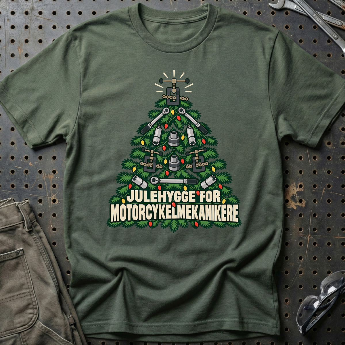
Motorcykelmekaniker – Julehygge – Unisex T-Shirt – Grøn Militær
