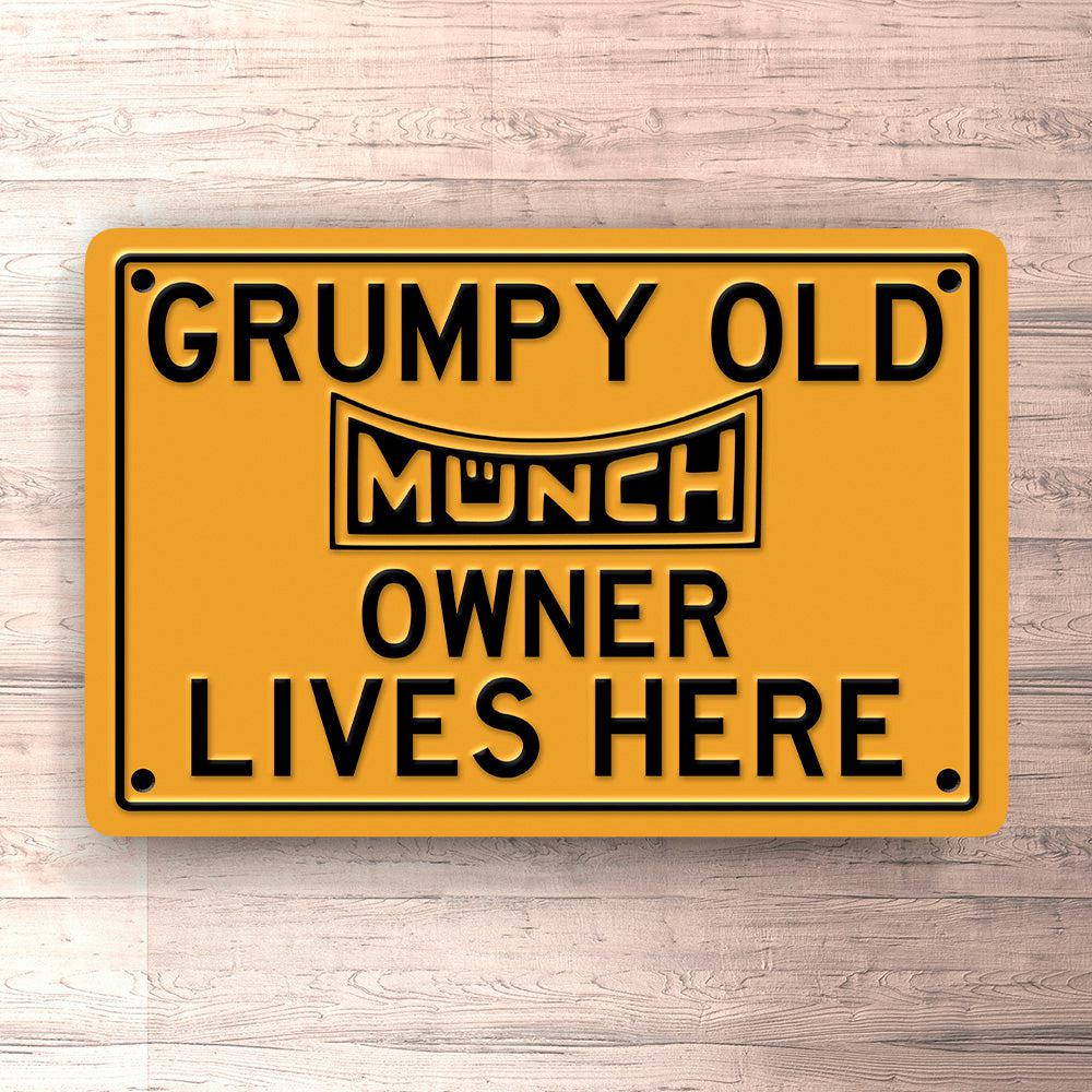Munch Grumpy Old Munch Owner Lives Here Skilte, Musemåtte, Dørmåtte-Skilte-Munch-Garage Culture Shop- garage - man cave - merchandise