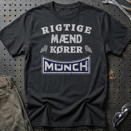 Munch Rigtige Mænd Kører - Unisex T-Shirt , Bomuld-Beklædning-Munch-Sort-S-Garage Culture Shop- garage - man cave - merchandise