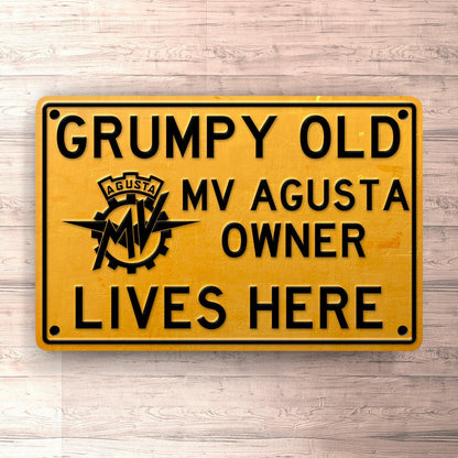 Mv Agusta Grumpy Old Mv Agusta Owner Lives Here Skilte, Musemåtte, Dørmåtte-Skilte-MV Agusta-Garage Culture Shop- garage - man cave - merchandise