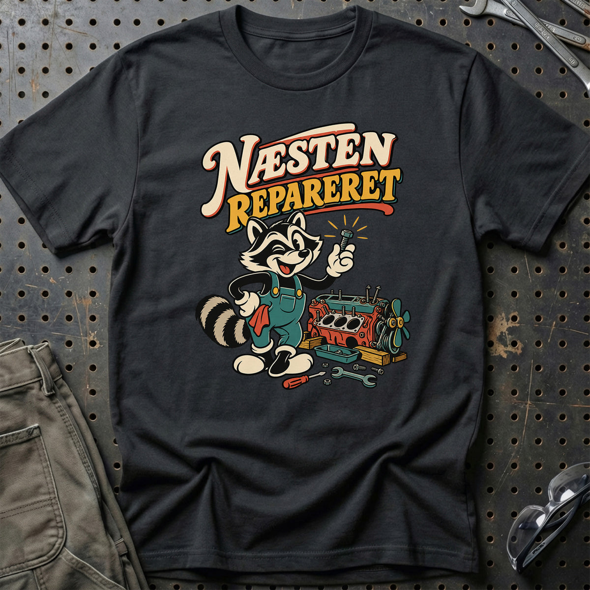 
Næsten repareret – Unisex T-Shirt – Sort