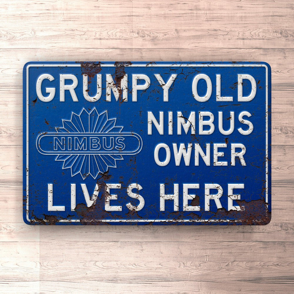 Nimbus Grumpy Old Nimbus Owner Lives Here Skilte, Musemåtte, Dørmåtte-Skilte-Nimbus-Garage Culture Shop- garage - man cave - merchandise