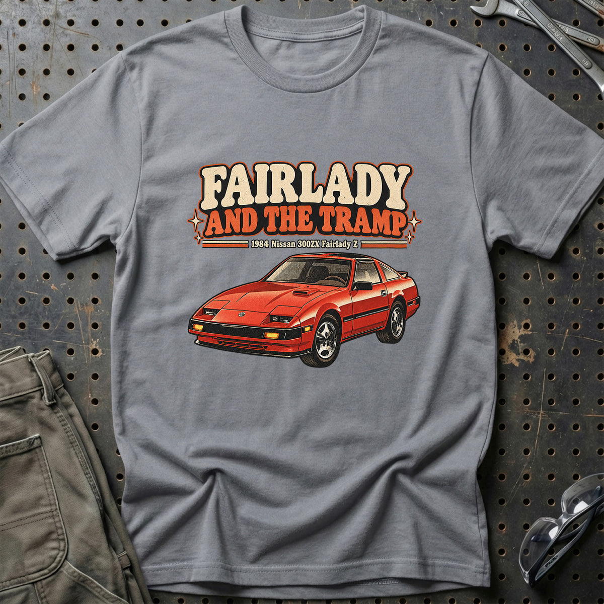 
Nissan 300ZX Fairlady Z 1984 – Fairlady and the Tramp T-Shirt – Grå Sport