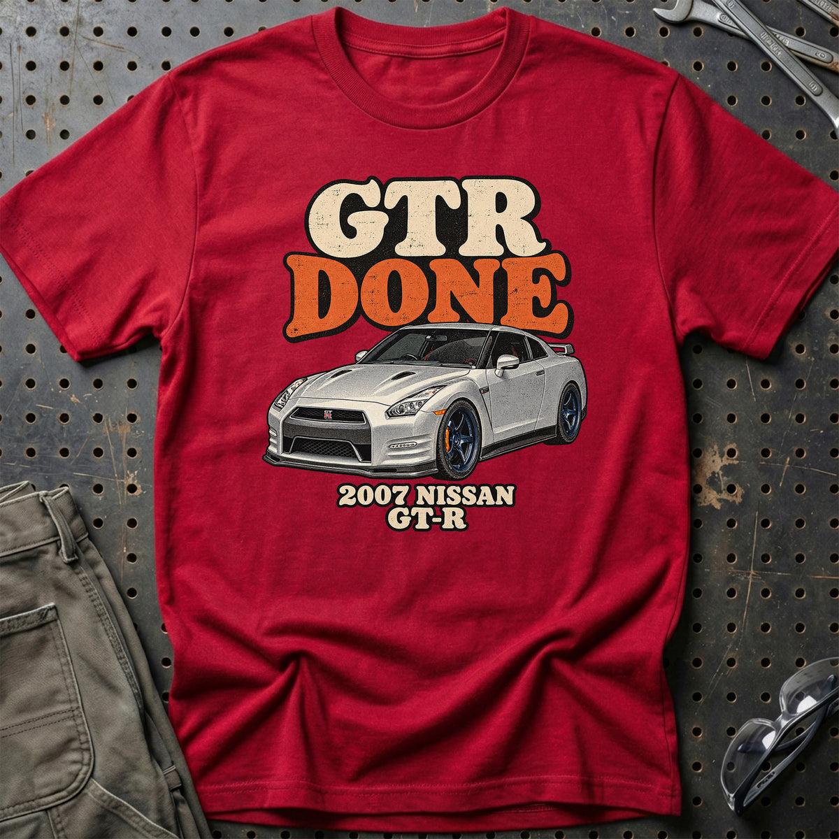 
Nissan GT-R 2007 – GTR Done T-Shirt – Rød
