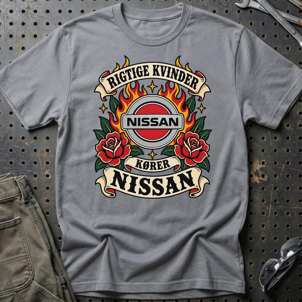 
Produktbillede af Nissan Rigtige Kvinder Kører – Roser og Flammer T-Shirt