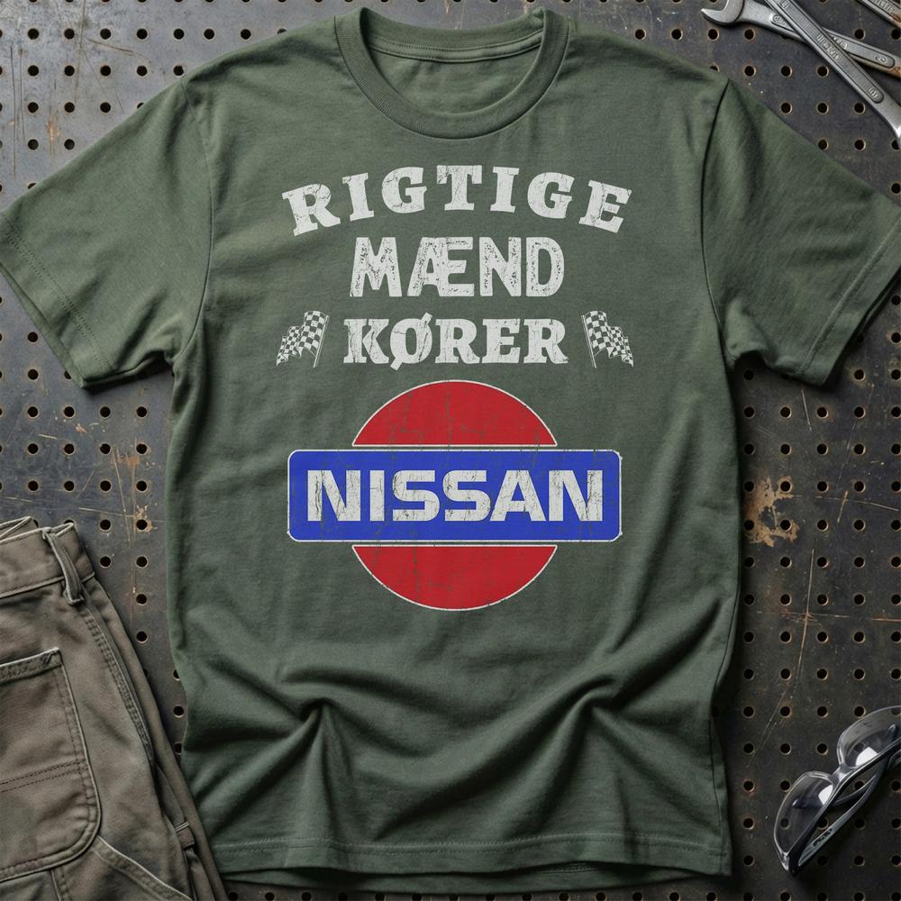 Nissan Rigtige Mænd Kører - Unisex T-Shirt , Bomuld-Beklædning-Nissan-Grøn Militær-S-Garage Culture Shop- garage - man cave - merchandise