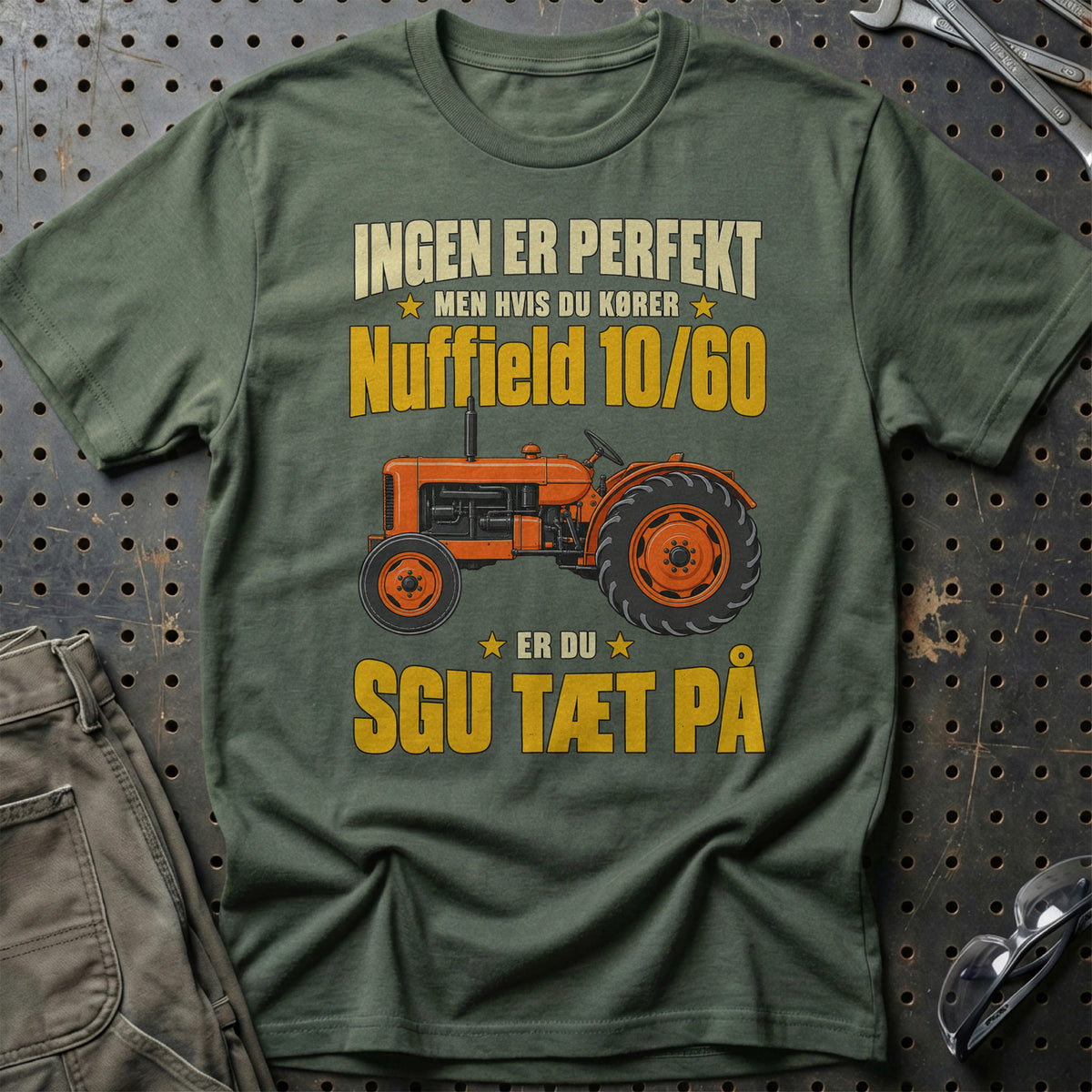 Nuffield 10/60 – Ingen Er Perfekt T-Shirt-Beklædning-Nuffield-Grøn Militær-S-Garage Culture Shop- garage - man cave - merchandise