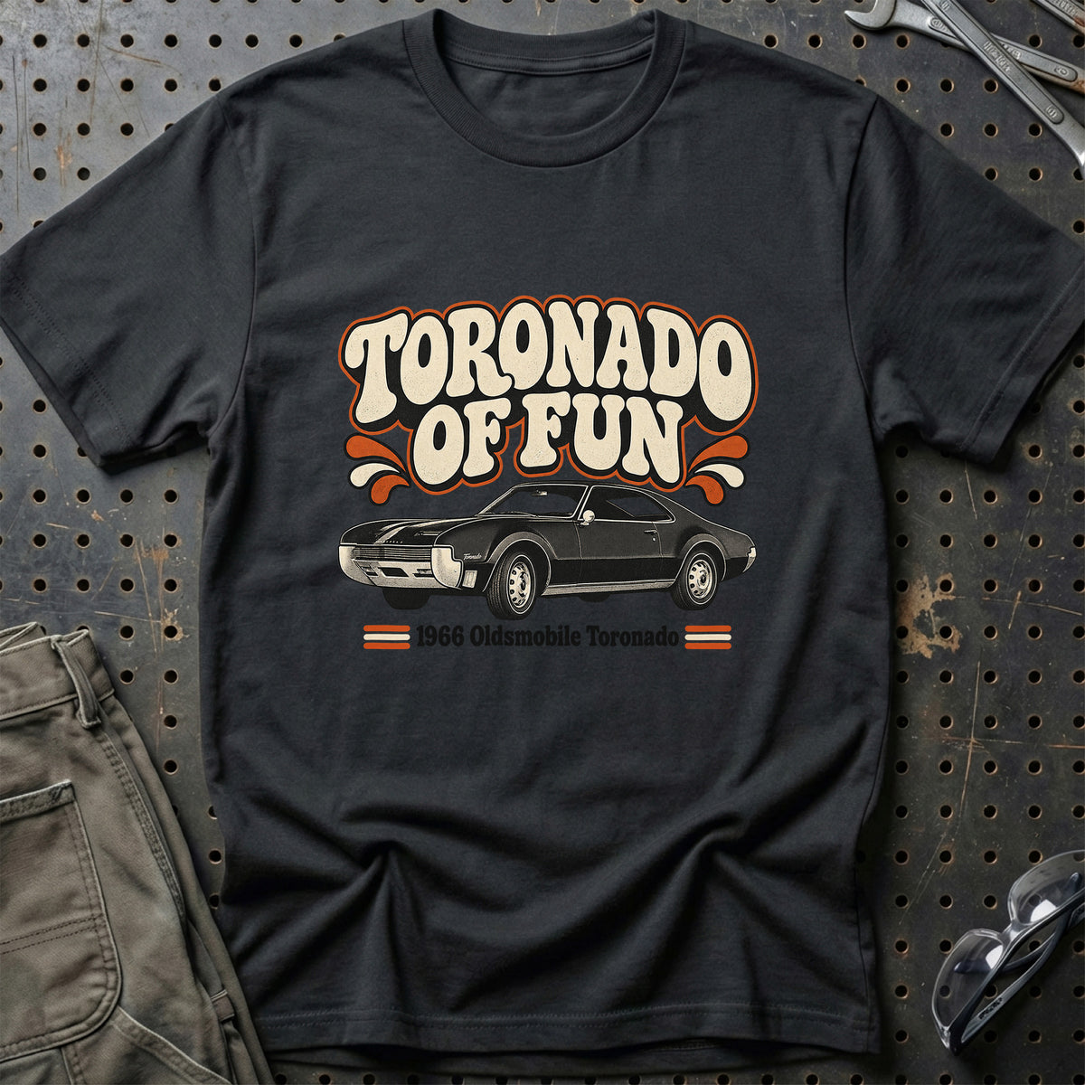 
Oldsmobile Toronado 1966 – Toronado of Fun T-Shirt – Sort