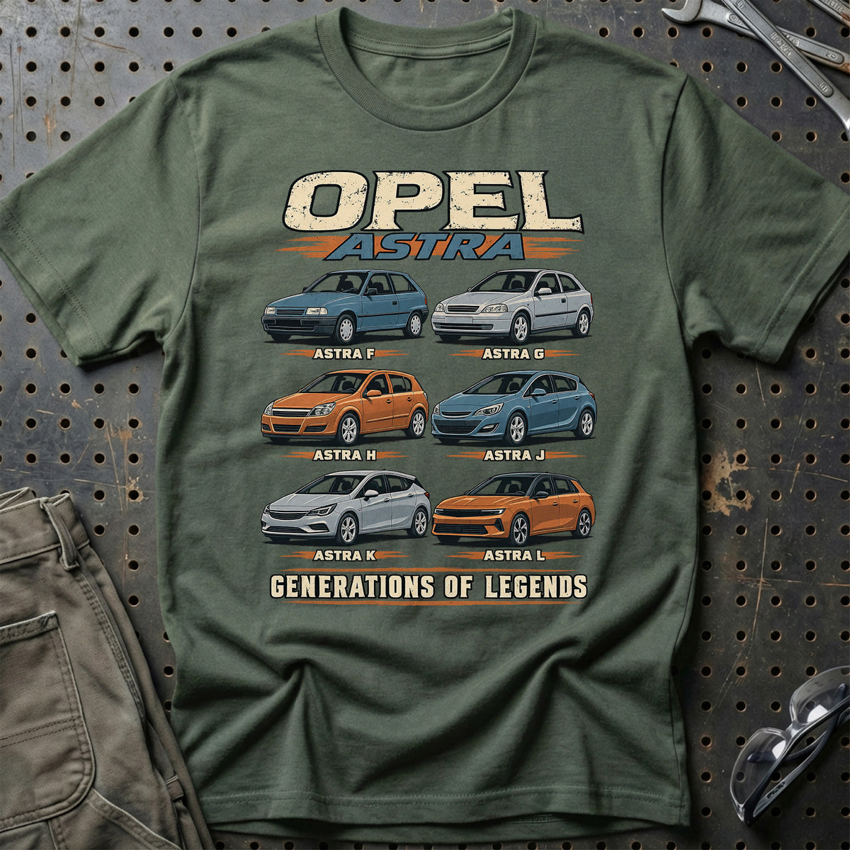 
Opel Astra – Generations of Legends T-Shirt – Grøn Militær