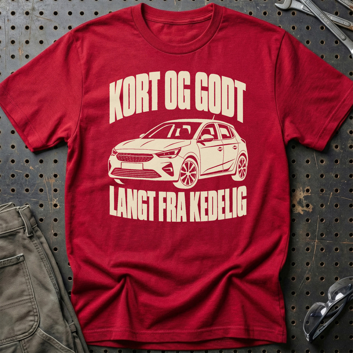 
Opel Corsa F – Kort og godt langt fra kedelig – Unisex T-Shirt – Rød