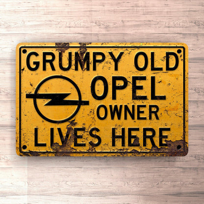 Opel Grumpy Old Opel Owner Lives Here Skilte, Musemåtte, Dørmåtte , Plakat-Skilte-Opel-Garage Culture Shop- garage - man cave - merchandise