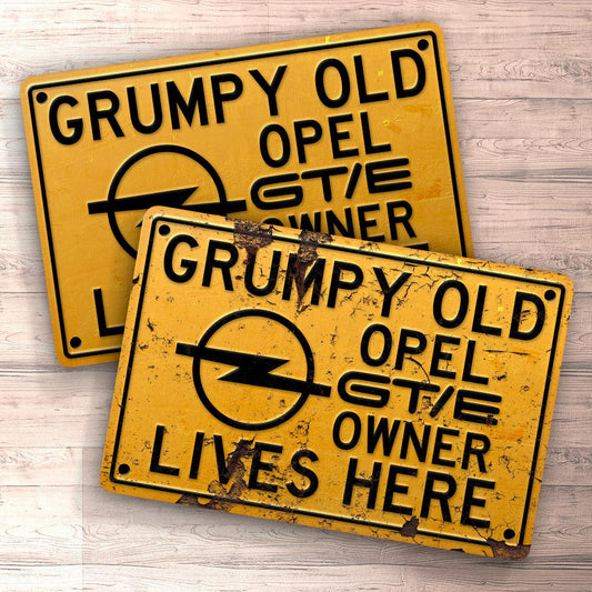 Opel Gt/E Grumpy Old Opel Gt/E Owner Lives Here Skilte, Musemåtte, Dørmåtte-Skilte-Opel-Garage Culture Shop- garage - man cave - merchandise