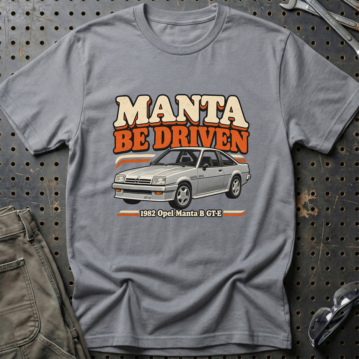 
Opel Manta B GT-E 1982 – Manta Be Driven T-Shirt – Grå Sport
