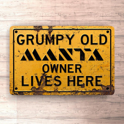 Opel Manta Grumpy Old Opel Manta Owner Lives Here Skilte, Musemåtte, Dørmåtte , Plakat-Skilte-Opel-Garage Culture Shop- garage - man cave - merchandise