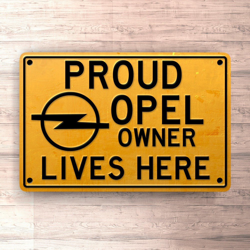 Opel Proud Opel Owner Lives Here Skilte, Musemåtte, Dørmåtte-Skilte-Opel-Garage Culture Shop- garage - man cave - merchandise