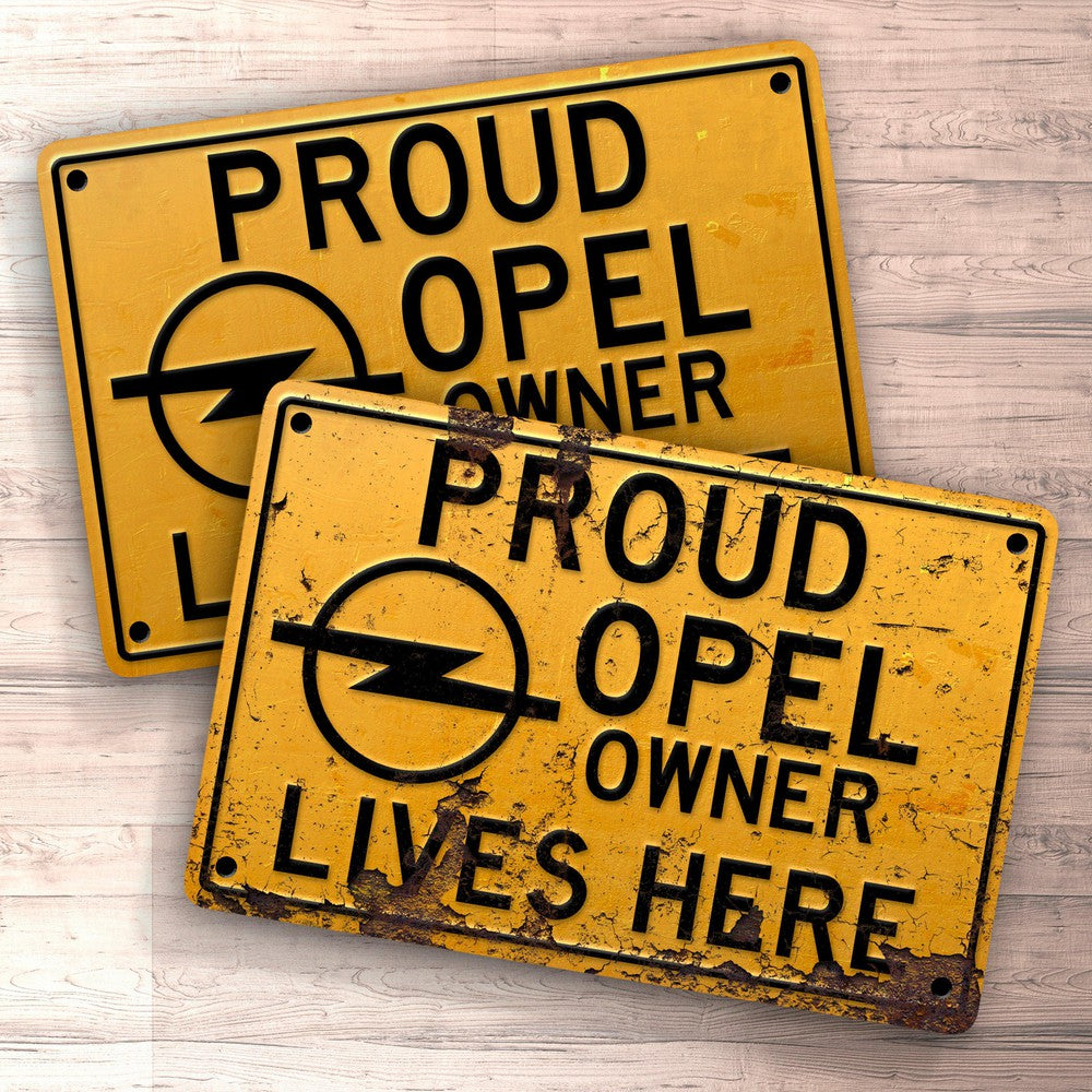 Opel Proud Opel Owner Lives Here Skilte, Musemåtte, Dørmåtte-Skilte-Opel-Garage Culture Shop- garage - man cave - merchandise
