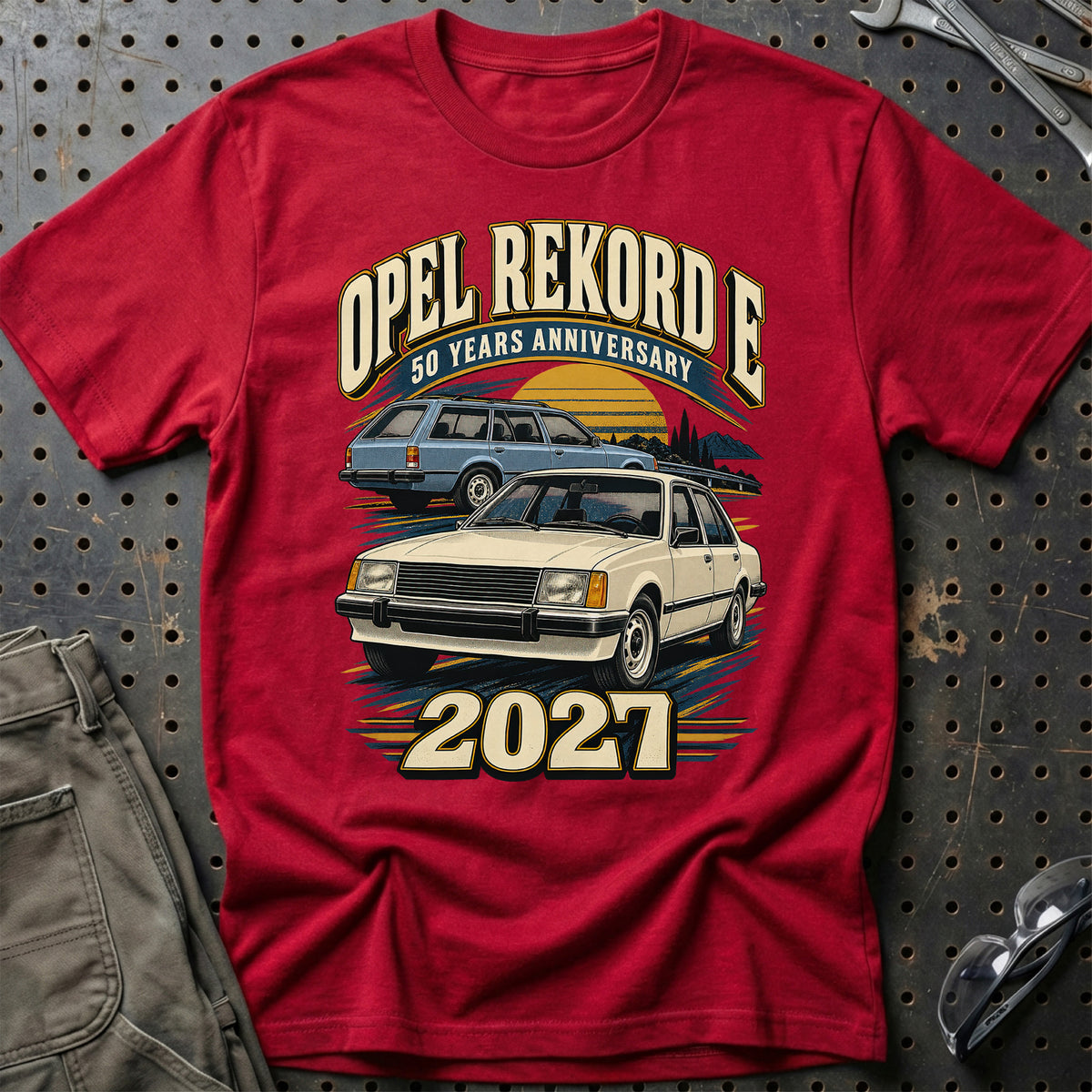 
Opel Rekord E – 50 Years Anniversary 2027 T-Shirt – Rød