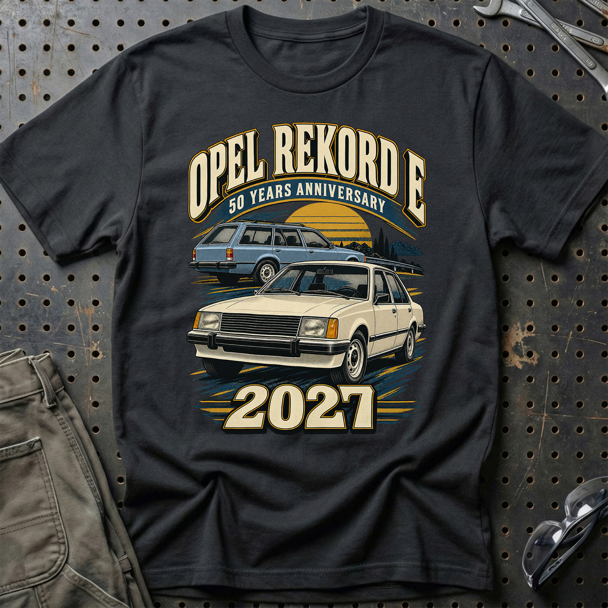 
Opel Rekord E – 50 Years Anniversary 2027 T-Shirt – Sort