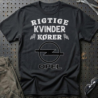 Opel Rigtige Kvinder Kører - Unisex T-Shirt , Bomuld-Beklædning-Opel-Sort-S-Garage Culture Shop- garage - man cave - merchandise