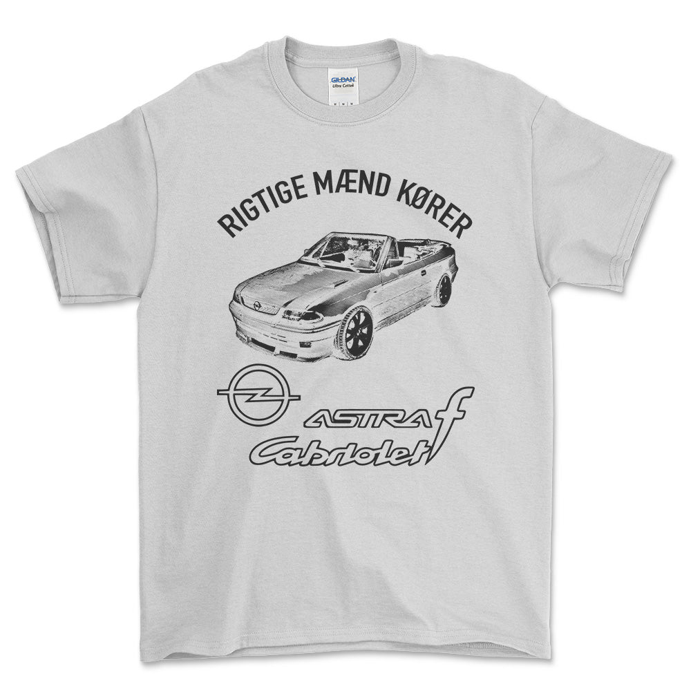 Opel - Rigtige Mænd Kører Opel Astra F Cabrio Unisex T-Shirt , Bomuld-Beklædning-Opel-Hvid-S-Forside-Garage Culture Shop- garage - man cave - merchandise