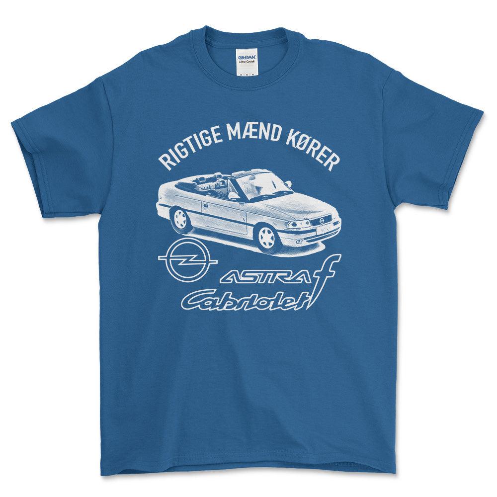 Opel - Rigtige Mænd Kører Opel Astra F Cabrio Unisex T-Shirt , Bomuld-Beklædning-Opel-Blå Royal-S-Forside-Garage Culture Shop- garage - man cave - merchandise