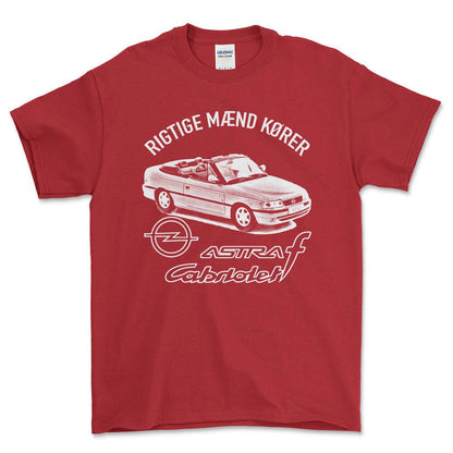 Opel - Rigtige Mænd Kører Opel Astra F Cabrio Unisex T-Shirt , Bomuld-Beklædning-Opel-Rød-S-Forside-Garage Culture Shop- garage - man cave - merchandise