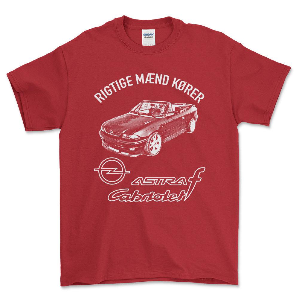 Opel - Rigtige Mænd Kører Opel Astra F Cabrio Unisex T-Shirt , Bomuld-Beklædning-Opel-Rød-S-Forside-Garage Culture Shop- garage - man cave - merchandise