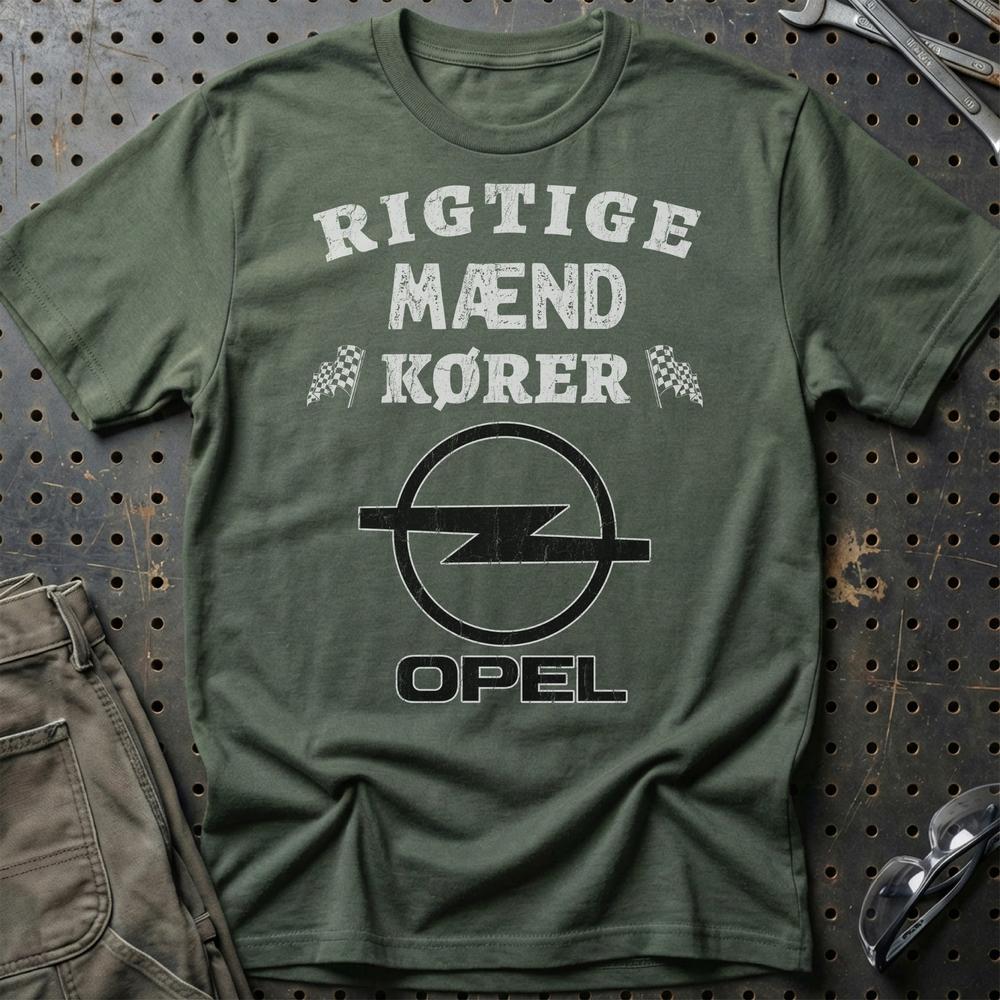 Opel Rigtige Mænd Kører T-Shirt-Beklædning-Opel-Grøn Militær-S-Garage Culture Shop- garage - man cave - merchandise