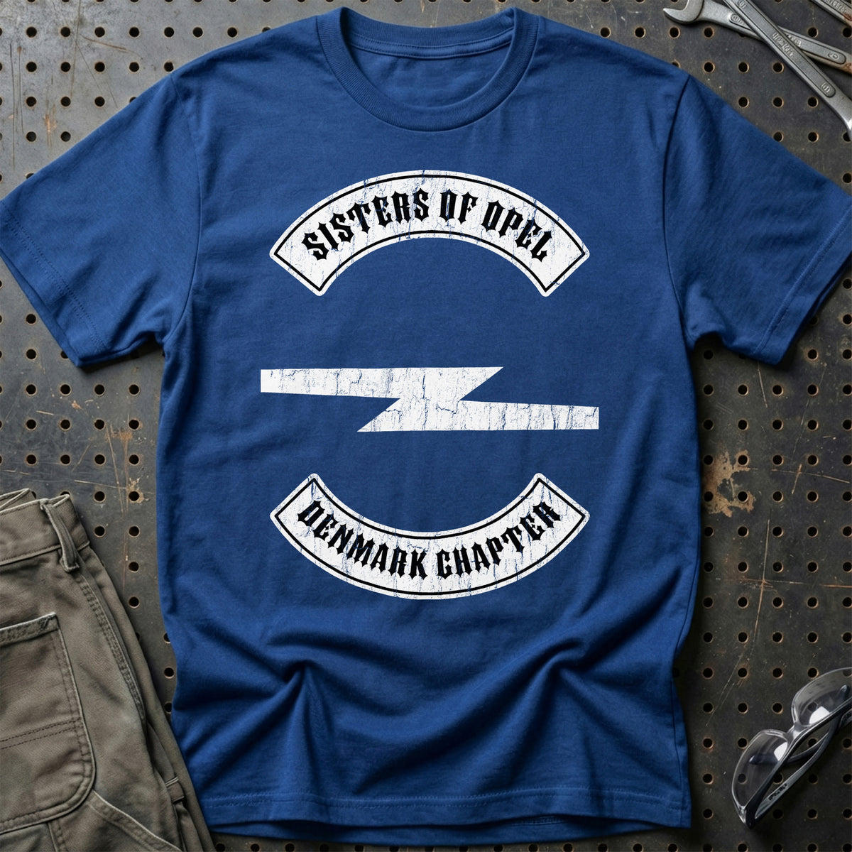 
Opel Sisters Of Opel Denmark Chapter Unisex T-Shirt – Blå Royal – print foran