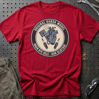 Original Dansk Model – Ingen Nye Dele, Kun Slitage - Unisex T-Shirt , Bomuld-Beklædning-Garage Culture-Rød-S-Garage Culture Shop- garage - man cave - merchandise