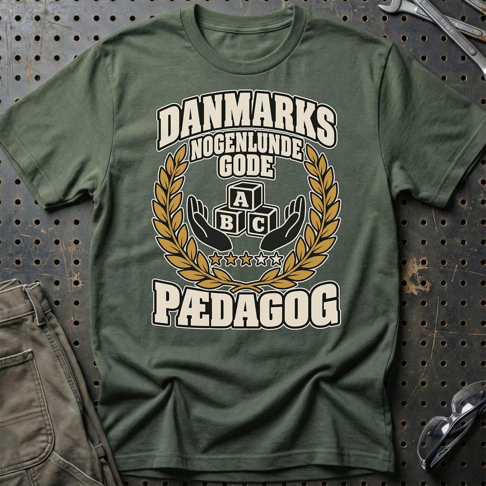 
Produktbillede af Pædagog – Danmarks Nogenlunde Gode T-Shirt