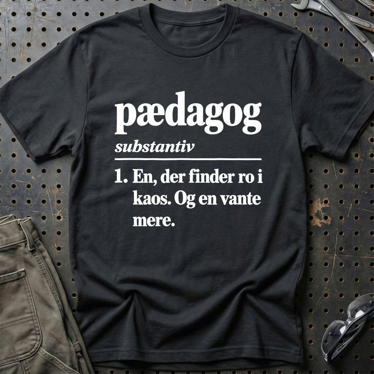 
Pædagog – Definition T-Shirt – Sort