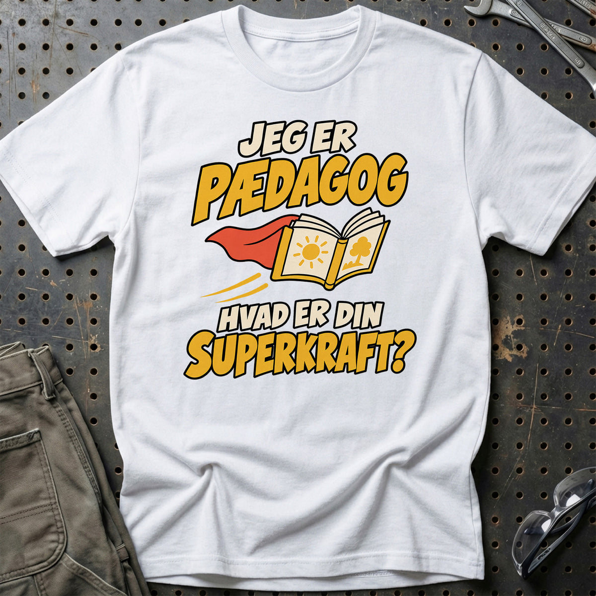 
Pædagog – Hvad er din superkraft? – Unisex T-Shirt – Hvid