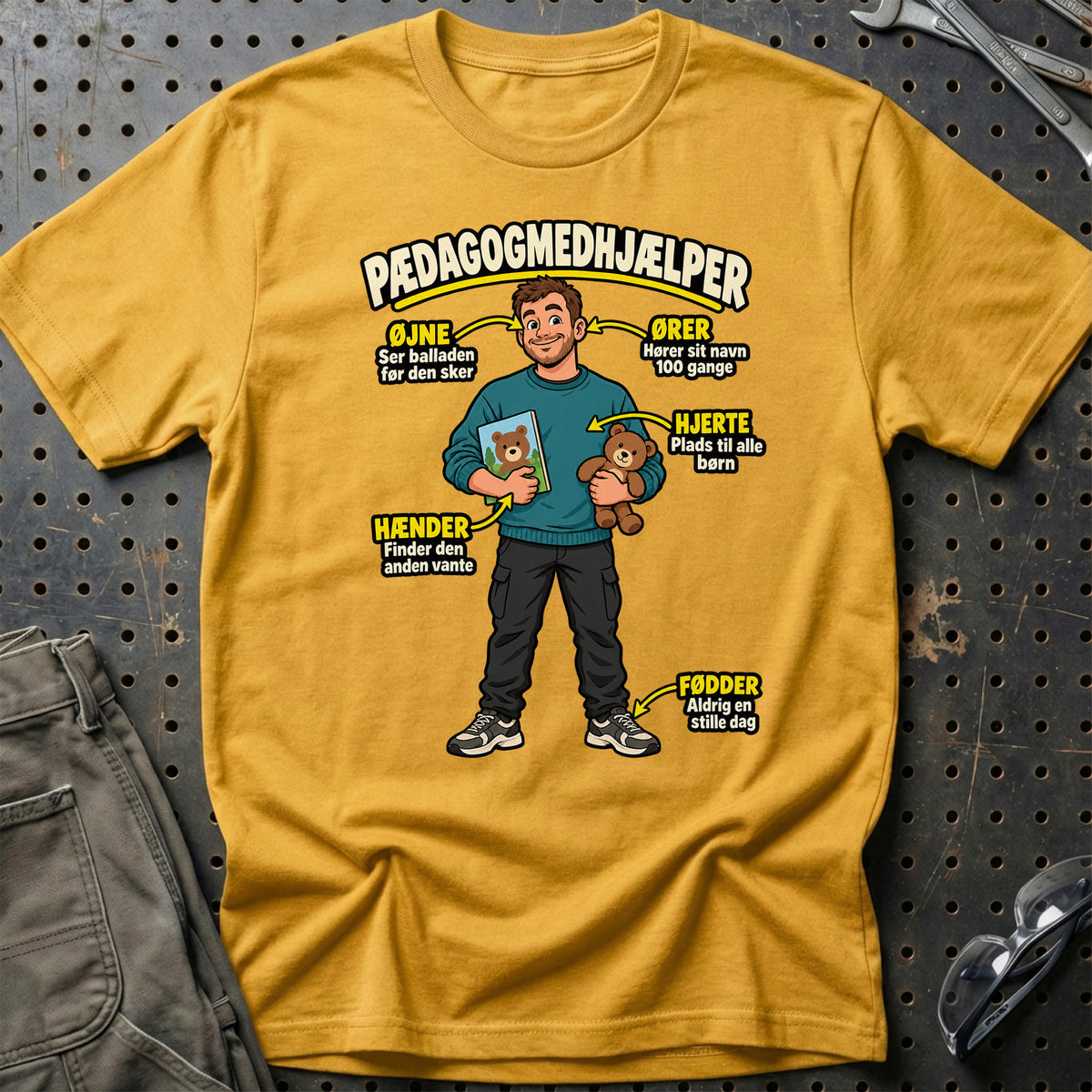 
Pædagogmedhjælper – Anatomi T-Shirt – Guld