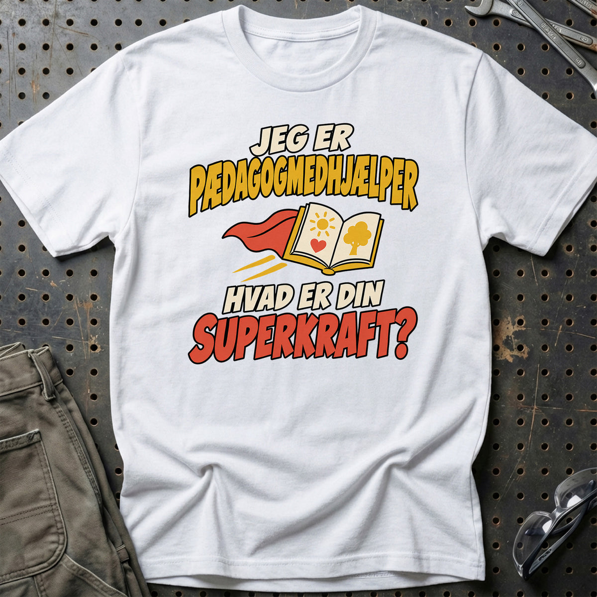 
Pædagogmedhjælper – Hvad er din superkraft? – Unisex T-Shirt – Hvid