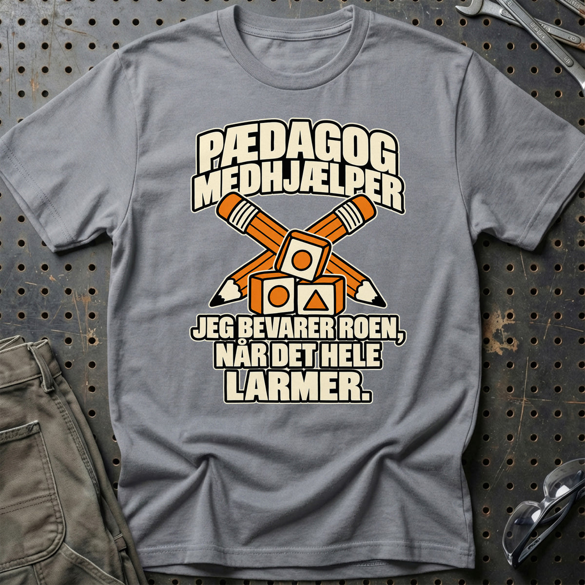 
Pædagogmedhjælper – Jeg Bevarer Roen, Når Det Hele Larmer T-Shirt – Grå Sport