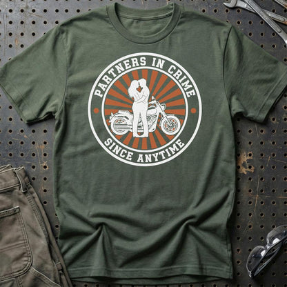 Partners In Crime Since Anytime – Unisex T-Shirt , Bomuld-Beklædning-Garage Culture-Grøn Militær-S-Garage Culture Shop- garage - man cave - merchandise