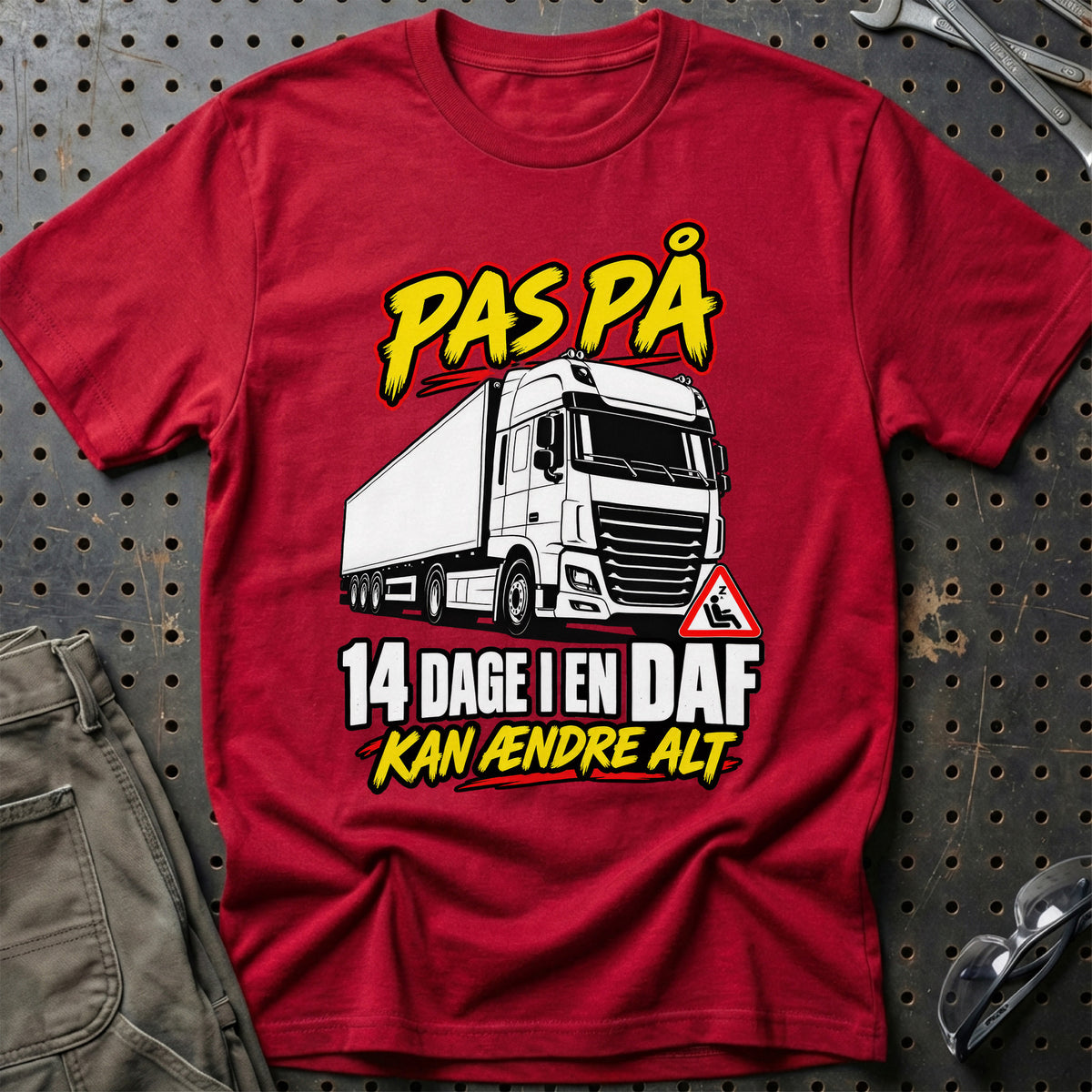
Produktbillede af Pas På – 14 Dage I En DAF – Kan Ændre Alt T-Shirt