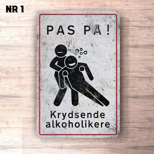 Pas På Krydsende Alkoholikere Skilte, Musemåtte, Dørmåtte , Plakat-Skilte-Funny Garage-Garage Culture Shop- garage - man cave - merchandise