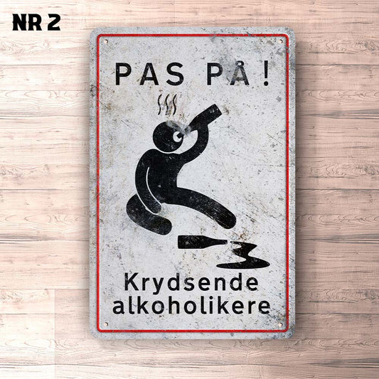 Pas På Krydsende Alkoholikere Skilte, Musemåtte, Dørmåtte , Plakat-Skilte-Funny Garage-Garage Culture Shop- garage - man cave - merchandise