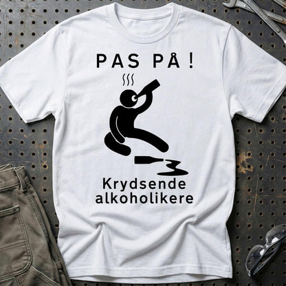 Pas På Krydsende Alkoholikere - Unisex T-Shirt , Bomuld-Beklædning-Garage Culture-Hvid-S-Garage Culture Shop- garage - man cave - merchandise