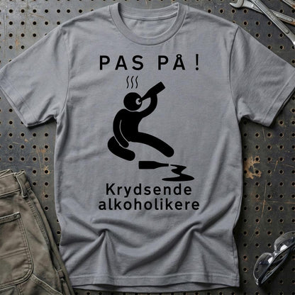 Pas På Krydsende Alkoholikere - Unisex T-Shirt , Bomuld-Beklædning-Garage Culture-Grå Sport-S-Garage Culture Shop- garage - man cave - merchandise