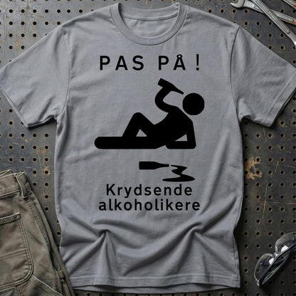 Pas På Krydsende Alkoholikere - Unisex T-Shirt , Bomuld-Beklædning-Garage Culture-Grå Sport-S-Garage Culture Shop- garage - man cave - merchandise