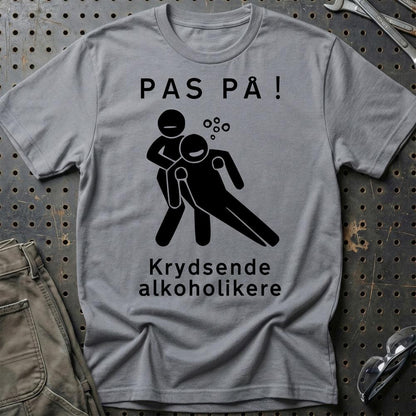 Pas På Krydsende Alkoholikere - Unisex T-Shirt , Bomuld-Beklædning-Garage Culture-Grå Sport-S-Garage Culture Shop- garage - man cave - merchandise