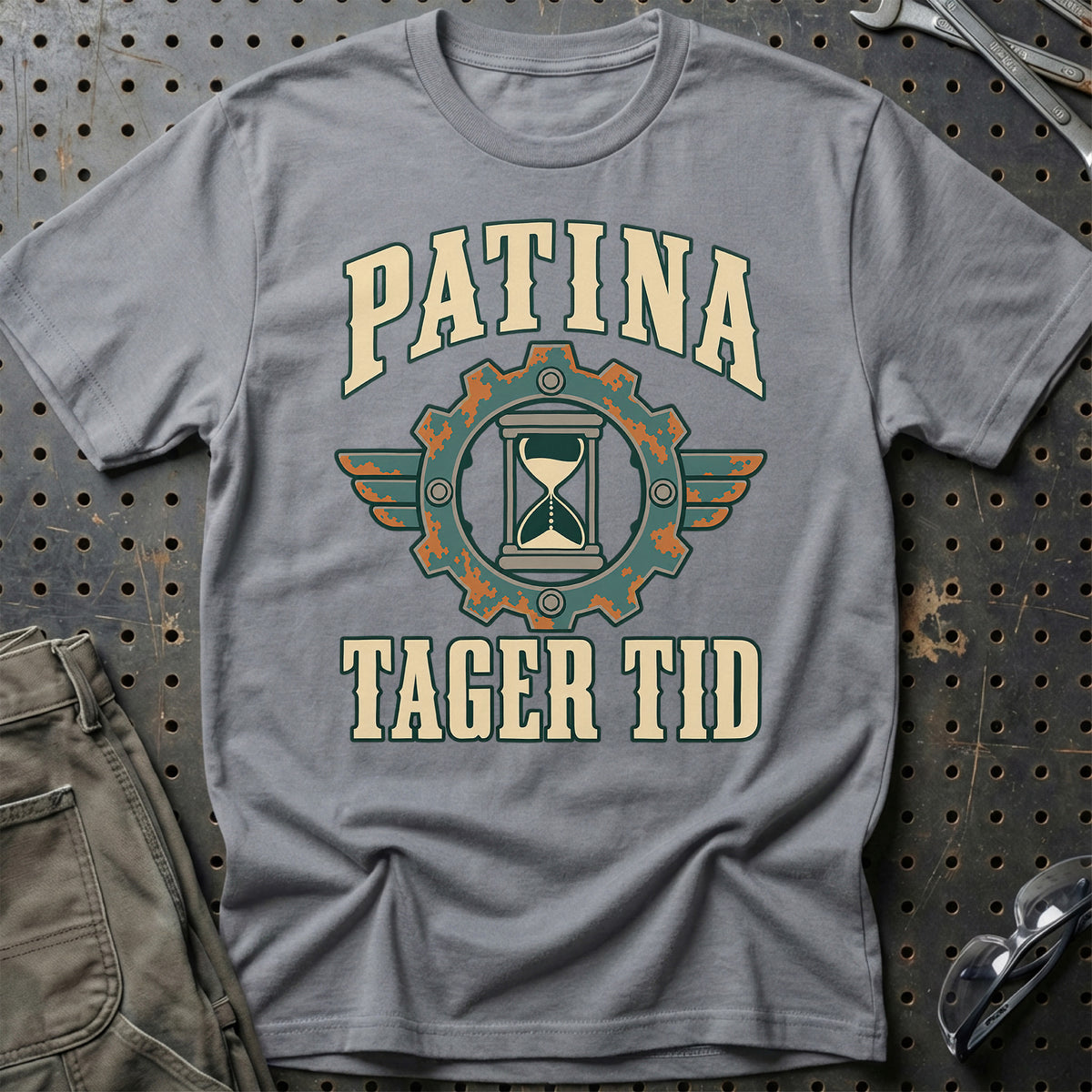 
Patina – Tager tid T-Shirt – Grå Sport
