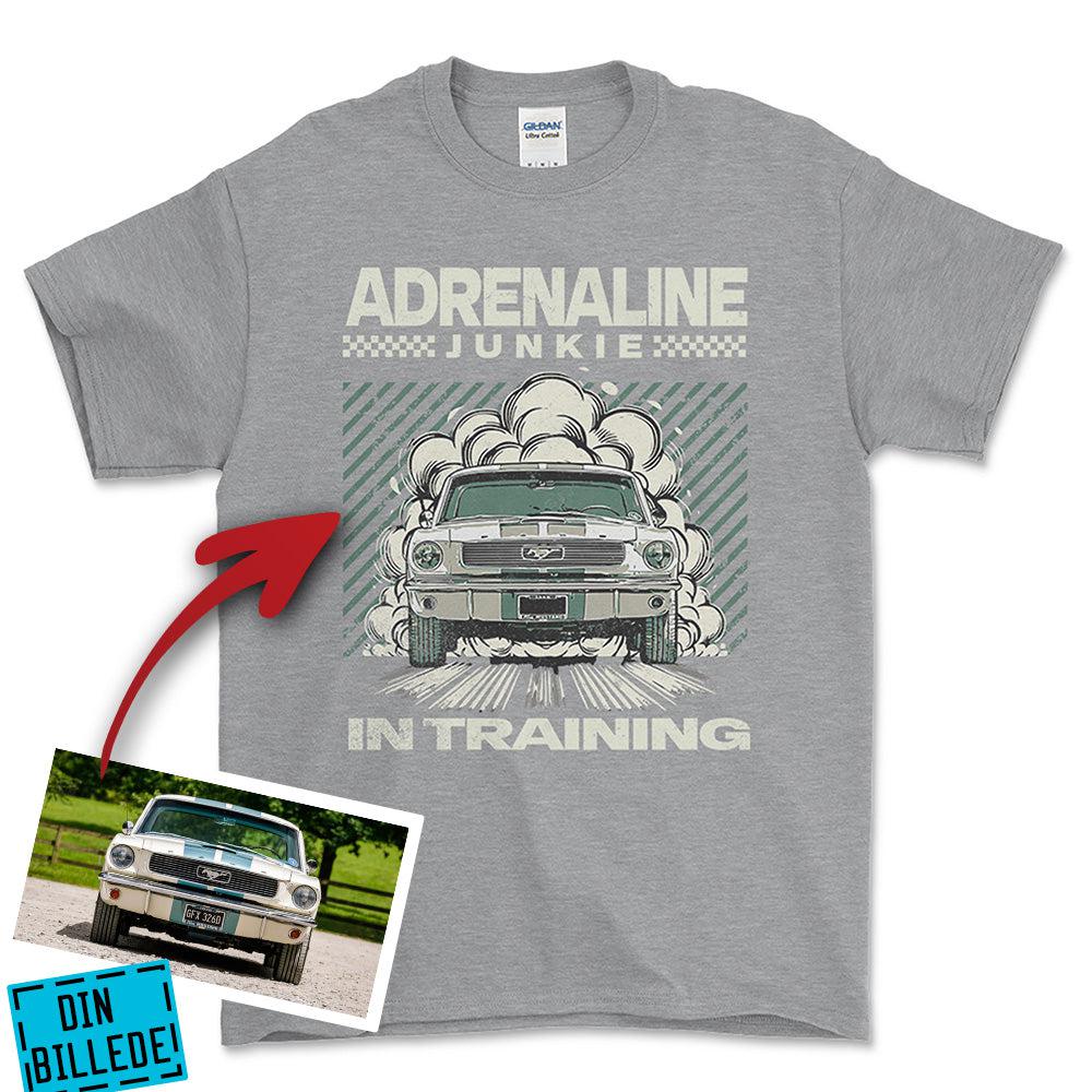 Personlig - Adrenaline Junkie In Training - Med Din Bil MC Billede T-Shirt-Beklædning-Garage Culture-Grå Sport-S-Garage Culture Shop- garage - man cave - merchandise