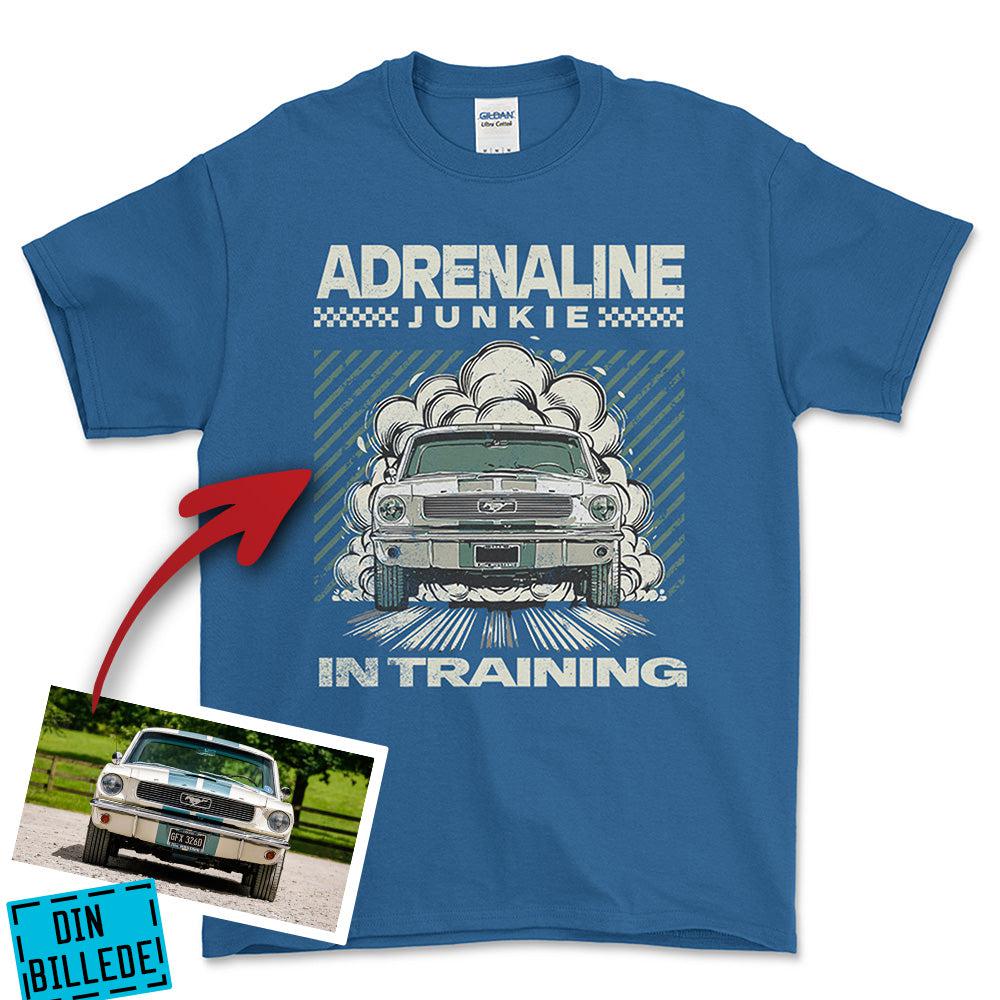 Personlig - Adrenaline Junkie In Training - Med Din Bil MC Billede T-Shirt-Beklædning-Garage Culture-Blå Royal-S-Garage Culture Shop- garage - man cave - merchandise