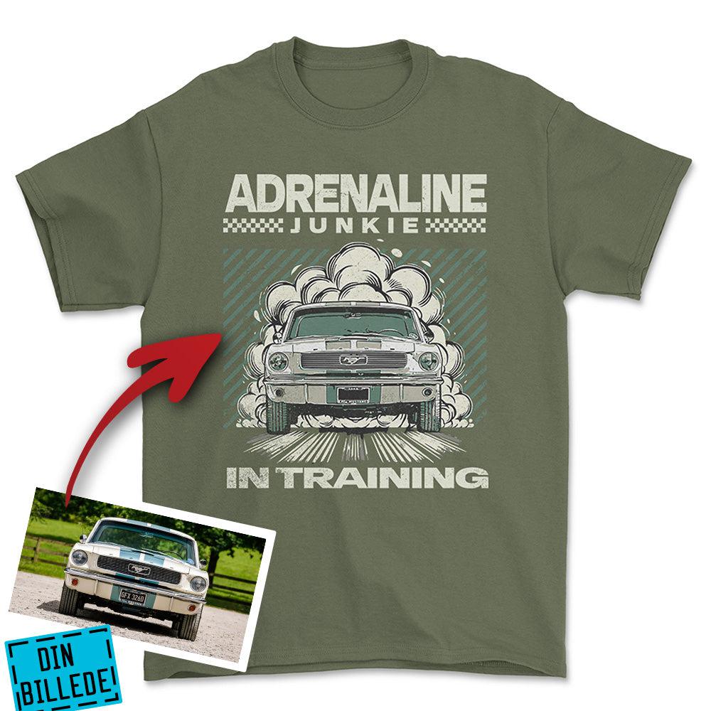 Personlig - Adrenaline Junkie In Training - Med Din Bil MC Billede T-Shirt-Beklædning-Garage Culture-Grøn Militær-S-Garage Culture Shop- garage - man cave - merchandise